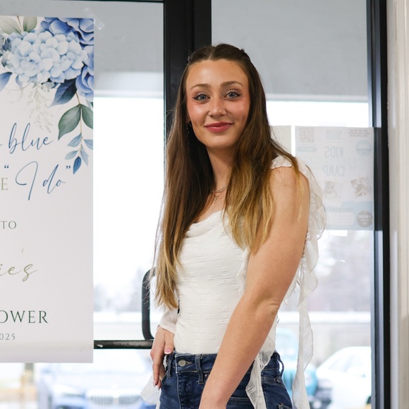 Meet your Posher, Carlie - Picture 2 of 4